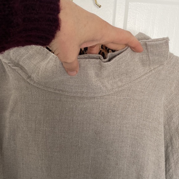 Raw linen poncho - Picture 3 of 3